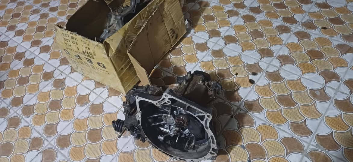 السلام عليكم ورمضان مبارك على الجميع يتوفر كير عادي سيفيا عدد 2 حاويه شرط الشغل درجه اولى اليحتاج يتصل *********** أو ***********.  الخط الثاني بي واتساب
