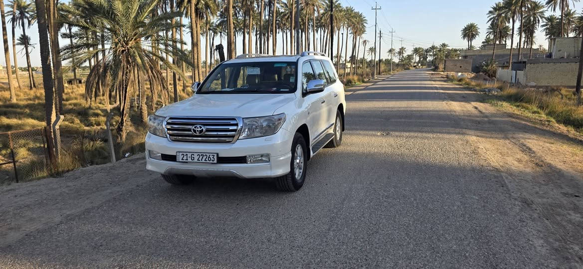 سلام عليكم عندي سياره للبيع لاندكروز موديل 2011 رقم سليمان ماشيه 90 ألف مكفول كفال  سبير مانازل سياره جديده وحلوه عل وضع شريكه سياره فول مواصفات تحويل مباشره عنوان بغداد ولشراي يتصل على الرقم ***********
