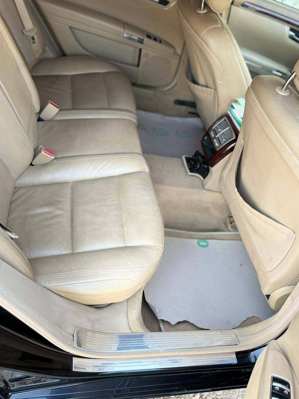 مرحبا مارسدس s 350 باب طويل خليجية اصل داخل بيجي اصل موديل 2011 سيارة فول وجاهزة من كلشي محرك كير حدادية جوبلسات كلة جديد تخم تاير ويل جدد تبريد تتفئة تمام باب شفط مكفولة من الحادث والكص دخول جديد رقم وسنوية اصليات  السعر 88 بيها مجال مكاني بابل اي ستفسار هاذة رقمي***********
