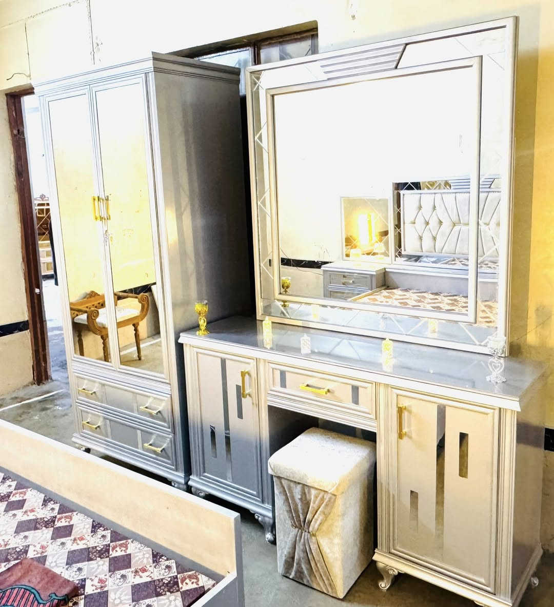 ***********
غرفه نوم جديد فصال تركي 💥شغل عراقي ضمان ١٠سنين حقيقي صبغ حراري ٧ قطع غرفه مرفرعه من ارض خشب 🪵 عراقي فول ارتفاع قنصور مترين عشرين سنتيم طول ثلات امتار عشرين سنتيم العنون حسنكوي جانب دكتور عوني قبلان دخل فرع ركن
