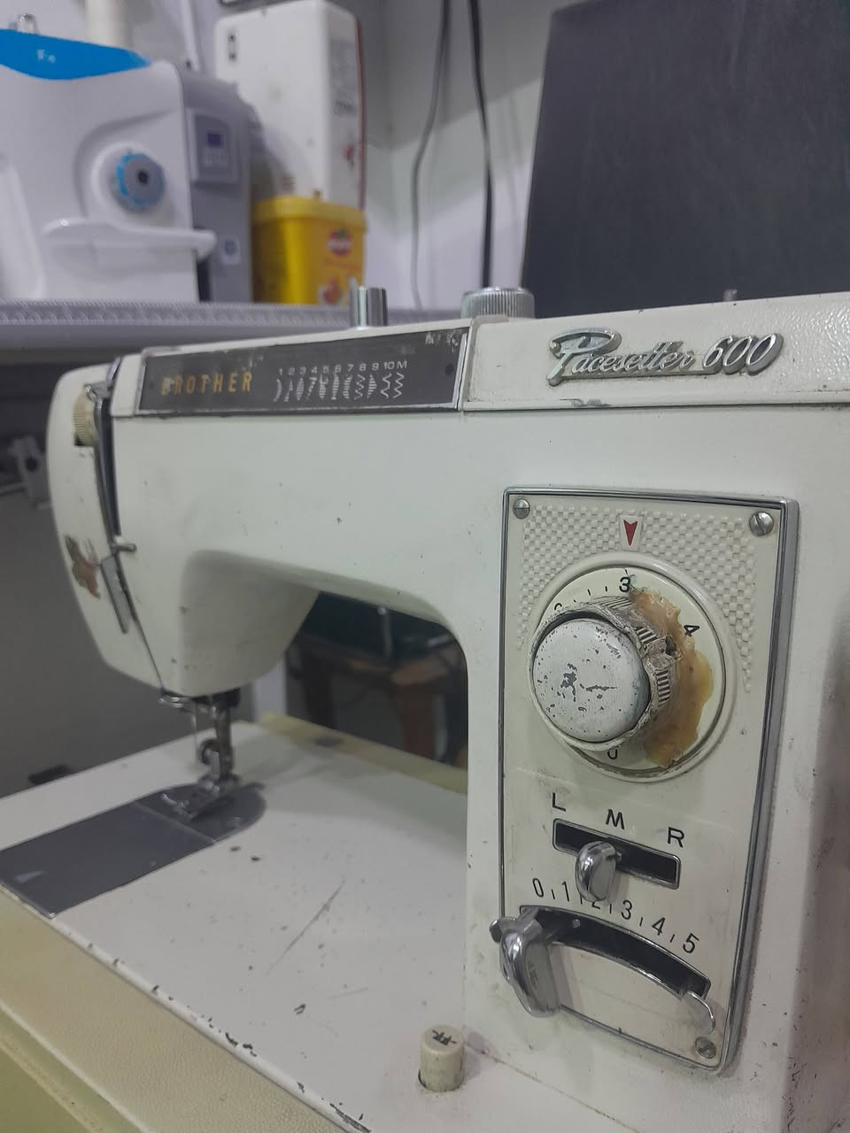 سڵاوتان لێبێ
ئەم مەکینەیەمان هەیە بۆ فرۆشتن 
مارکەی برازەرە 
11 نەخشە 
بێ کێشەیە لە ئیشکردن هەموو نەخشەکانی ئیشەکات جانتای خۆی لەگەڵە 
سعری 200 هەزار و مەعمەلە 
گەیاندنیشمان هەیە.


**إذا كنت صاحب هذا الإعلان وتريد حذفه لأي سبب، رجاءا أرسل رسالة إلى الدعم الفني**