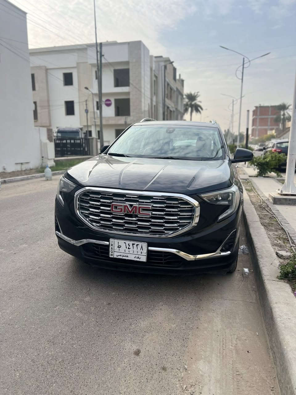 جي ام سي تيران دينالي موديل  2018
( بدون أيرباگ ) •
* 
* مكان السيارة : بغداد 
* وارد امريكي حادثه خلفي فقط جنطه
وبيها شخط بالباب خلفي وجاملغ تتعدل بارد بس عفته ع وضعه وبيه كم ملاحظه اخرى بسيطه

•المواصفات :
▪️السيارة: جي ام سي تيرين فئة DENALI لون أسود 
▪️الموديل: 2018
▪️المحرك: 2.0L تربو (محرك جديد مال 2022)
▪️سقف بانوراما كهرباء 
▪️حجم الويل: ويل كب دينالي حجم 19 
▪️لايتات زينون عالي وناصي
▪️بصمات عدد 4 للابواب مع بصمة تشغيل
▪️جنطه كهرباء فتح عن طريق القدم 
▪️رادار امامي 
▪️حساسات ورادارات الاجتياز الجانبية (نقاط عمياء) بالمرايا الجانبية
▪️غرفة السيارة:كشنات السيارة جلد أسود مطعم بالصاج 
▪️تحكم فول كهرباء لكرسي السائق والراكب
▪️كشن ذاكرة (خزن ميموري) لكرسي السائق 
▪️شاشة الدشبول حجم كبير للتحكم بايعازات السيارة
▪️تبريد وتدفئة الكراسي الاماميه و تدفئة الكراسي الخلفية 
▪️تدفئة بالستيرن
▪️جنطة كهرباء
▪️تشغيل عن بعد
▪️تطعيم نيكل لمقابض الأبواب
▪️سستم صوت BOSE 
▪️تحكم ستيرن جهتين بلوتوث وحاكية وكروس سرعة 
▪️نظام ABS مانع انزلاق

السعر المطلوب:177﮼  
 
الاتصال على:  *********** واتس فقط

مكان السياره / بغداد
