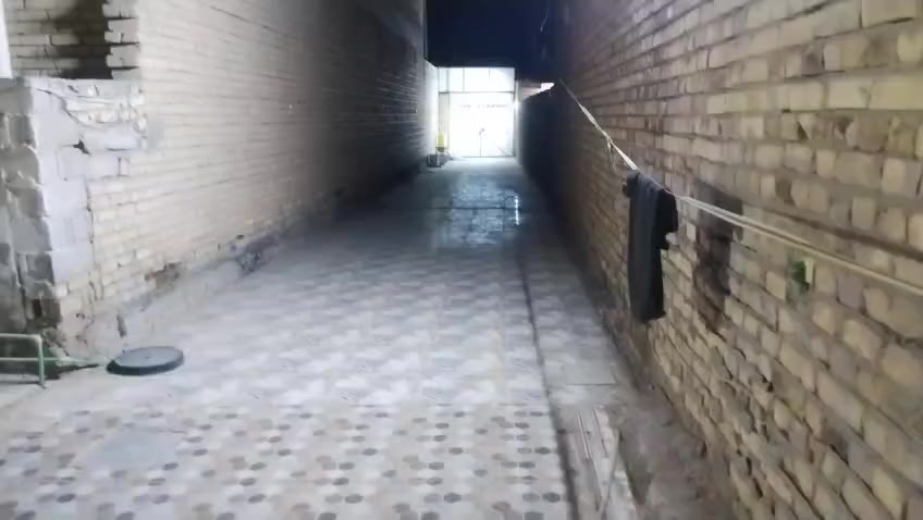 السلام عليكم
بيت البيع بحاوي العباس وره لاامام
يتكون من غرفتين وصاله ومطبخ وصحيات داخلي 
ودوانيه وحديقه وصحيات خارجيه والساحه كلش جبيره
الهاتف ***********
***********
