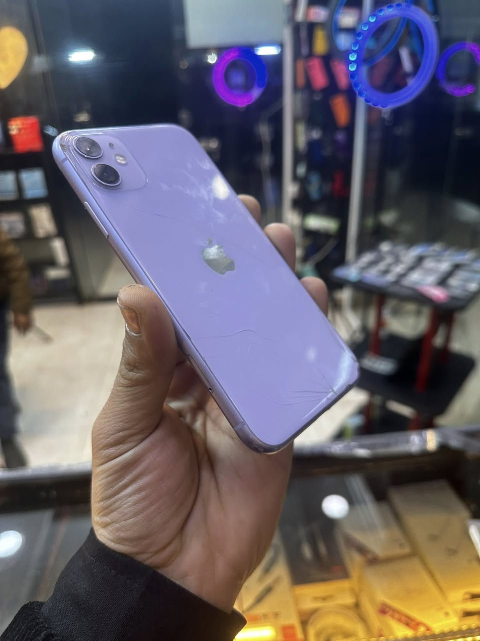 آيفون 11كامرتين😍
ذاكره128 ✔️ 
باتري74بلادي ✔️ 
مبدل شاشه اصلي 3خيارات ✔️ 
فيس إيدي سيم صوت سماعه. كله بلادي ويشتغل ✔️ 
لون الوردي ✔️ 
نظافه 90/100
السعر 170الف فقط
واتساب ***********
