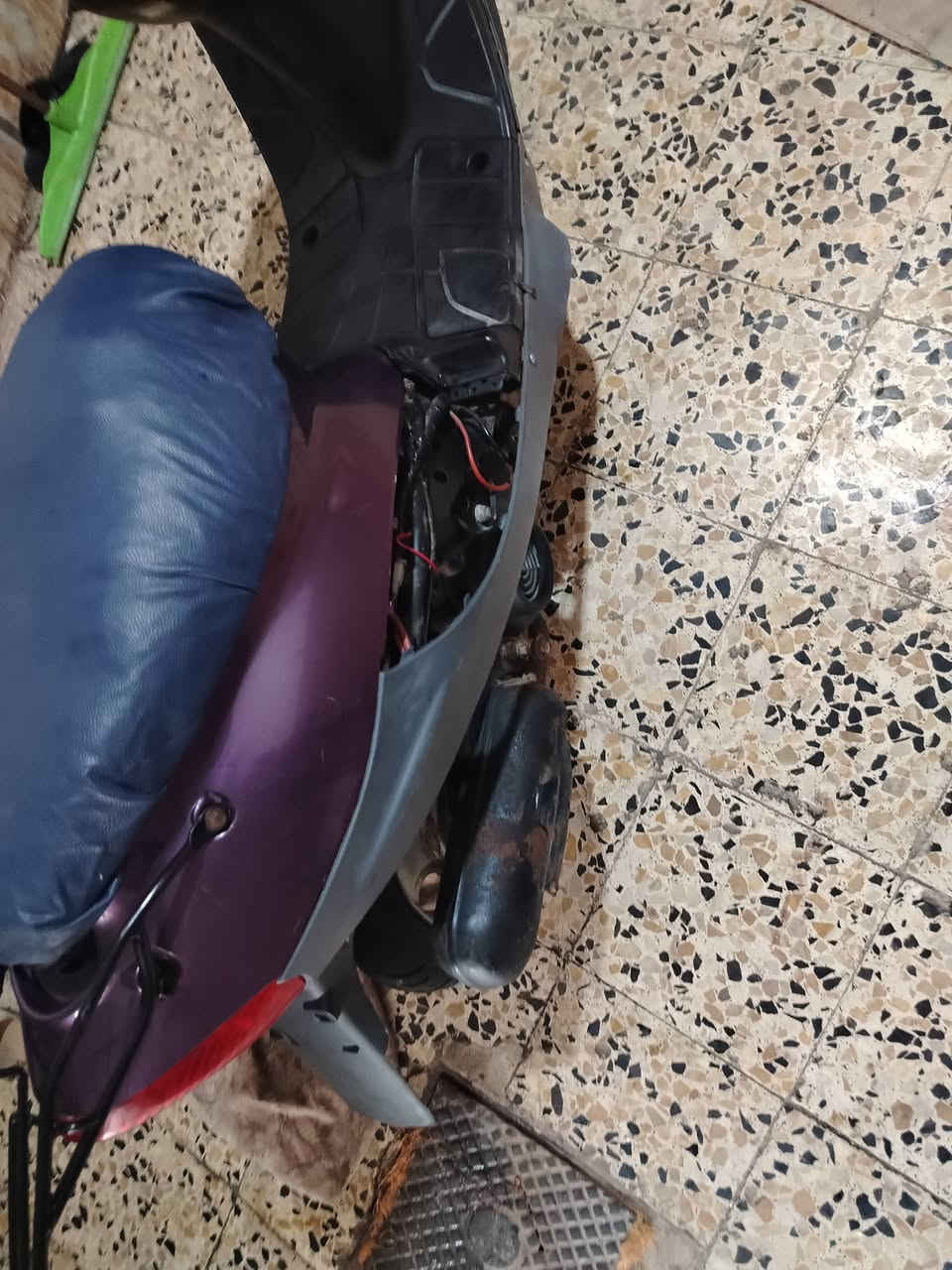 سلام عليكم من رخصة مدير الكروب للبيع شغاله مشيهه حلو محرك ناعم ماعرف مفتوح اولا بيهه كهربائيات كامله نواقص يده بريك خلفي وهورن قطعتين سودات الزغار سعر ١٤٠ مجالهه قليل الأصمعي *********** واتساب اتصال فقط
