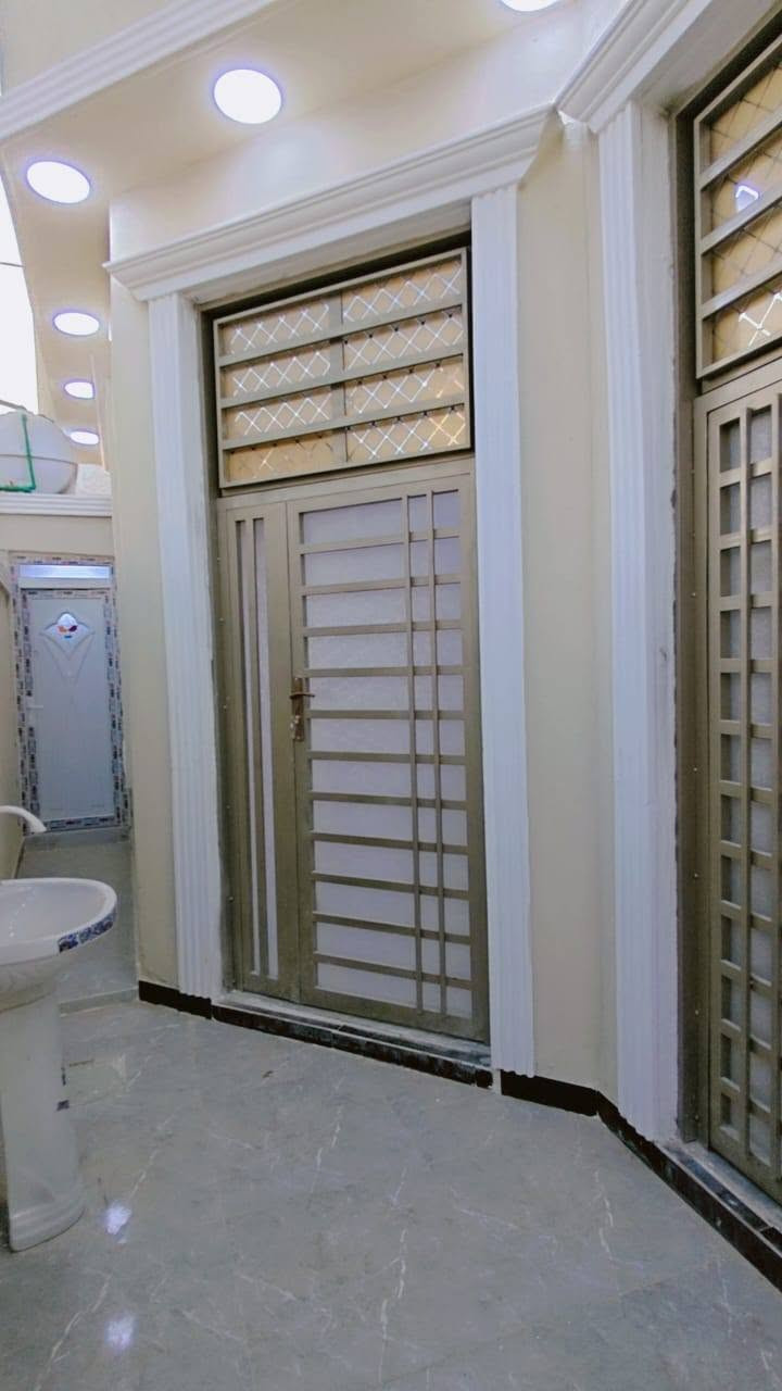 اسعد الله اوقاتكم بكل خير 🔷 احبتي الكرام دارين سكن البيع البيت مساحته 150متر 
موقع البصره ابو الخصيب كوت ثويني 50متر عان شارع كوت ثويني 
كل بيت يحتوي علئ 
2غرف منام 
صاله
مطبخ 
ديوان 
صحيت داخلي وخارجي 🛑 
نوع العقار طابو زراعي عراقي وكاله ونسخه من الطابو ◼️ 
وسعر البيت الواحد 90اوبي مجال 💸 الستفسار والنصال علئ***********
***********

