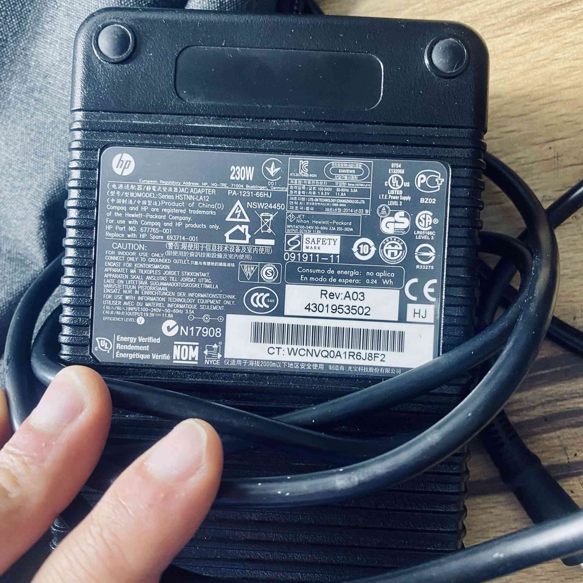 مرحبا شباب
لابتوب وورك ستيشن و كيمنك و هندسي بنفس الوقت 

جدا نضيف بدون خلل او اي ملاحضه او شي

يجي بمواصفات ممتازه 

شاشه عملاقه حجم 17.8 انشات بخواص مضاد التوهج و الانعكاس بدقه FHD 

معالج ممتاز من انتل

Core i7-4810QM

فئه QM للاداء الثقيل طبعا يجي

يصعد الاداء حتى 3.90GHZ 

كرت الشاشه المنفصل من انفيديا

QUADRO K3100m - 4GB GDDR5

بحجم صافي 4GB خرافي

رامات سعه 8 كيكا قابل للتطوير

هارد ٢٥٦ كيكا نوع SSD ايضا قابل للتطوير

بطاريه ممكن تستمر ٤ ساعات عمل متواصل 

بصمه اصبع بي

صوت ستيريو على طول الجهاز كلش زين

مصار من مده بسيطه مشتري ب 430 الف

السعر المطلوب 245 الف فقط

ملحقات شاحن عملاق يجي 230 واط و ايضا ماوس وايرلس و جنطه اصليه 

العنوان / بغداد - البياع - شرطة الخامسة 

الرقم للتواصل / ***********

يوجد توصيل لجميع المناطق والمحافظات
