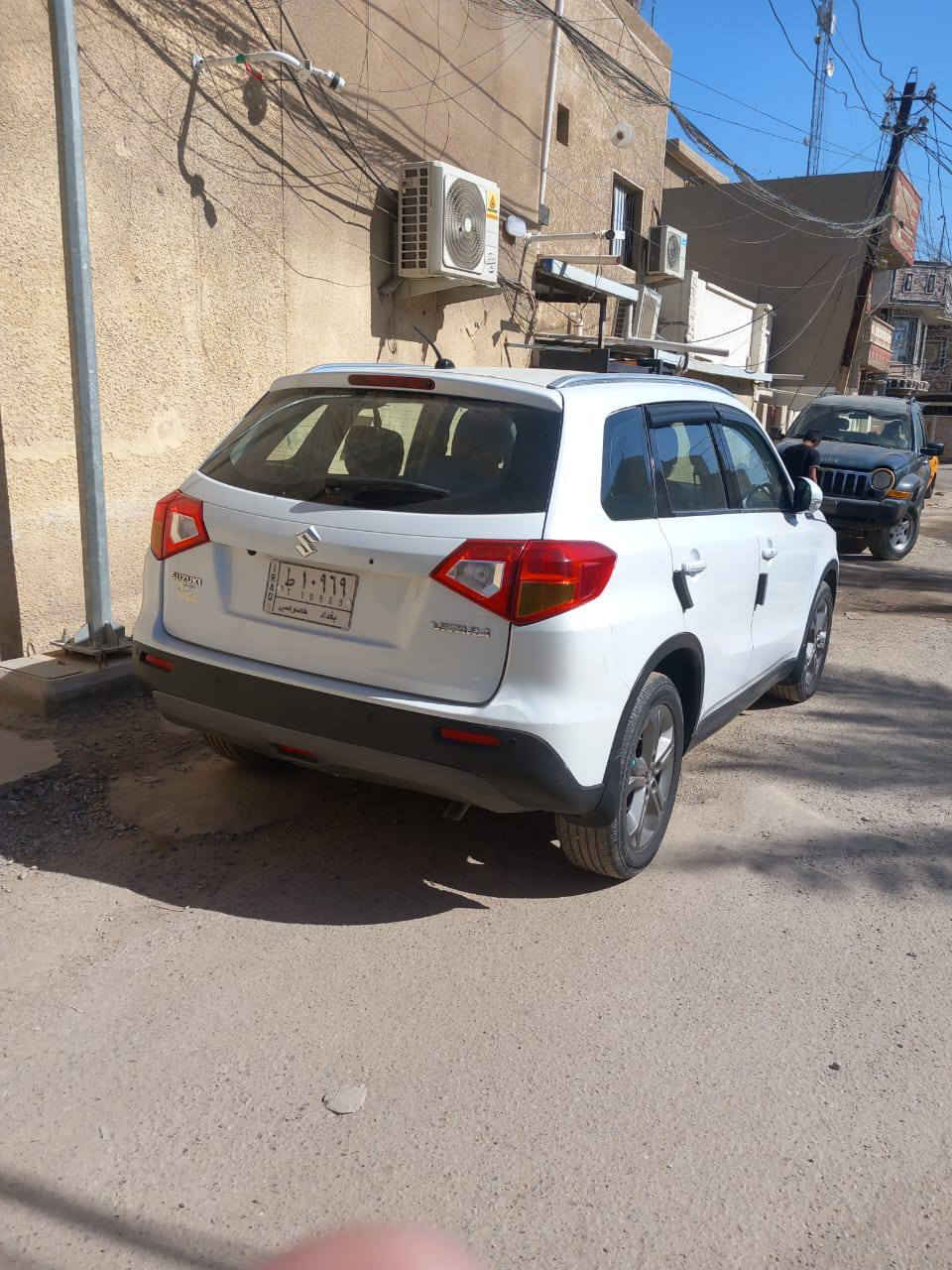 السلام عليكم ساسوكي فيتارا موديل ٢٠١٧ بيها كم شخط قليلات مكانها بغداد الامين الثانيه رقم الهاتف ***********
السعر ٩٥ وبيهه مجال
