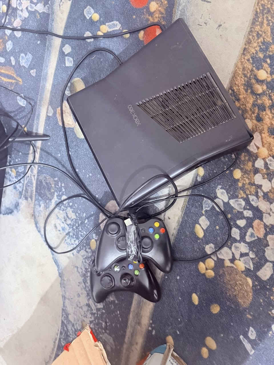 اكس بوكس 360 فات
بي 240 لعبه من ضمنهن 

Gta v

Gta sa

Cull of duty بكل انواعها

للتواصل خاص او على الرقم ***********

متوفر توصيل
