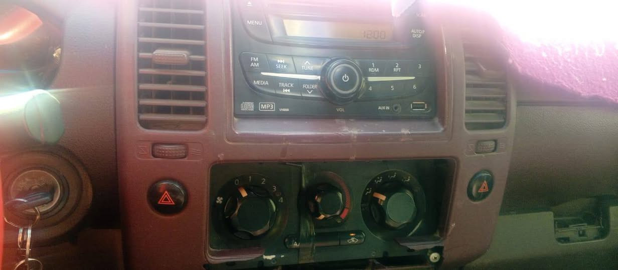 سلام عليكم للبيع نفاره موديل ٢٠١٢ محور فيفي تي مكفوله اي نقص مابيها رقم بابل بسمي للاستفسار اتصال ***********
