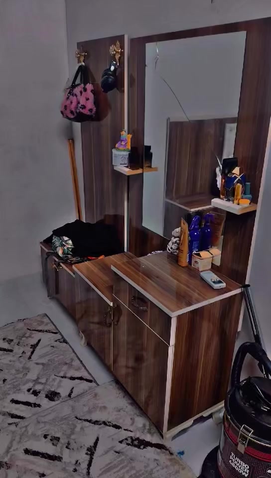 غرفه للبيع نضيفه المكان كركؤك
***********
