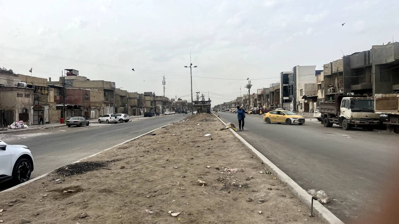 السلام عليكم،
عقار تجاري للبيع في منطقة مدينة الصدر قطاع 50 يقع على شارعين ركن شارع ستين وشارع 15 المقابل للاورفلي
- العقار تجاري مساحته 288 متر قطعتين بسند واحد ويصلح للسكن،
واجهة:( 16 )
نزال:( 14 )
جزء من البيت مبني طابق واحد ومساحتة 144 متر 
وجزء اخر مبني طابقين بمساحة 144 متر أيضاً
البيت يحتوي على 5 غرف واستقبال وحوش وصالتين ومطبخين  وحمامات ثنين وانتوا بكرامه ،
يحتوي على ثلاث محلات ثنين من عدهن مؤجرات بالقطعه الركن من البيت مع امكانيه اضافه محلات أخرى حسب الرغبه، 
وللمهتمين بالاستثمار العقاري فيصلح لبناء عمارة محلات عدد 8 وشقق اقل شي 4 فما فوق حسب الرغبه موقع تجاري مميز جدا فضلا انو هوة صاير بتقاطع اربع شوارع ركن وأمام البيت رصيف مساحته ممتازة فضلا عن مكان لركن السيارات موضح بالصور.+ يصلح مجمع طبي أيضا.

قانونياً كامل وجاهز لفتح البيان ولا يوجد أي معوقات قانونيه، السعر 575 مليون وبي مجال 
للتواصل واتساب أو الاتصال على الأرقام:
***********
***********
