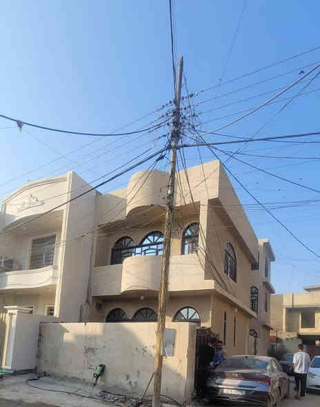 بيت للايجار زراعي العبيدي مساحه ١٠٠ م ٣ طوابق موقعه ركن يحتوي ٢ صحيات و٢ مطبخ ٥ غرف نوم يصلح للعيش ٢ عائله الايجار المطلوب ٥٥٠ الاتصال ***********
