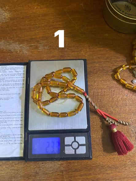 متاح سبحتين سندلوس الماني قديم چراخة بيت عنوز
1_ 33 حبه + فواصل 2 الوزن 23 غرام السعر 100 الف
چراخة السبعينات 
2_ 41 حبه + فواصل 6 الوزن 31 غرام السعر 125 الف
چراخة الخمسينات
مكاني ناصريه مركز حي اور *********** واتساب
