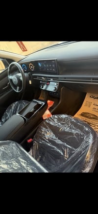 للبيع توسان 2025 فول موصفات عدى الفتحه باسمي السياره وحادثه جدآ بسيط ف...