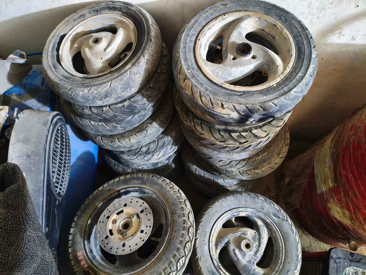 سلام عليكم للبيع غراض فراشات جي فور مكاني الديوانية قضاء شامية رقم ***********
