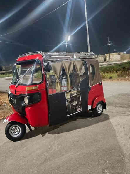 سلام عليكم تكتك للبيع موديل 22 شهر 12 اوراق اصولي خالد وصادق السعر 8اوبيه مجال حك  رقم الهاتف ***********
