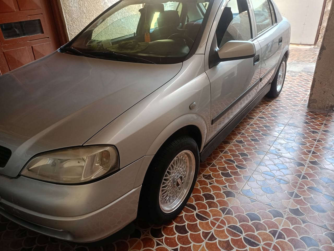 اوبل استرا 2002رقم بغداد باسمي مكفولة كفاله عامه من الضربه والصبغ والتبديل والسونار مرفق بالمنشور.بيه جرد بالقماره والبنيد بسيط
حداديه امامي خلفي ودرايم شفت ستوني مبدلهن تخم تاير ويل كب رياضي كهربائيات على وضع الشركه تبريد ثلج تدفئه شغاله مكفوله من قطرة اخياس بيه فقط لاستيك ولف مكاني ديوانيه قضاء عفك *********** السعر 60
