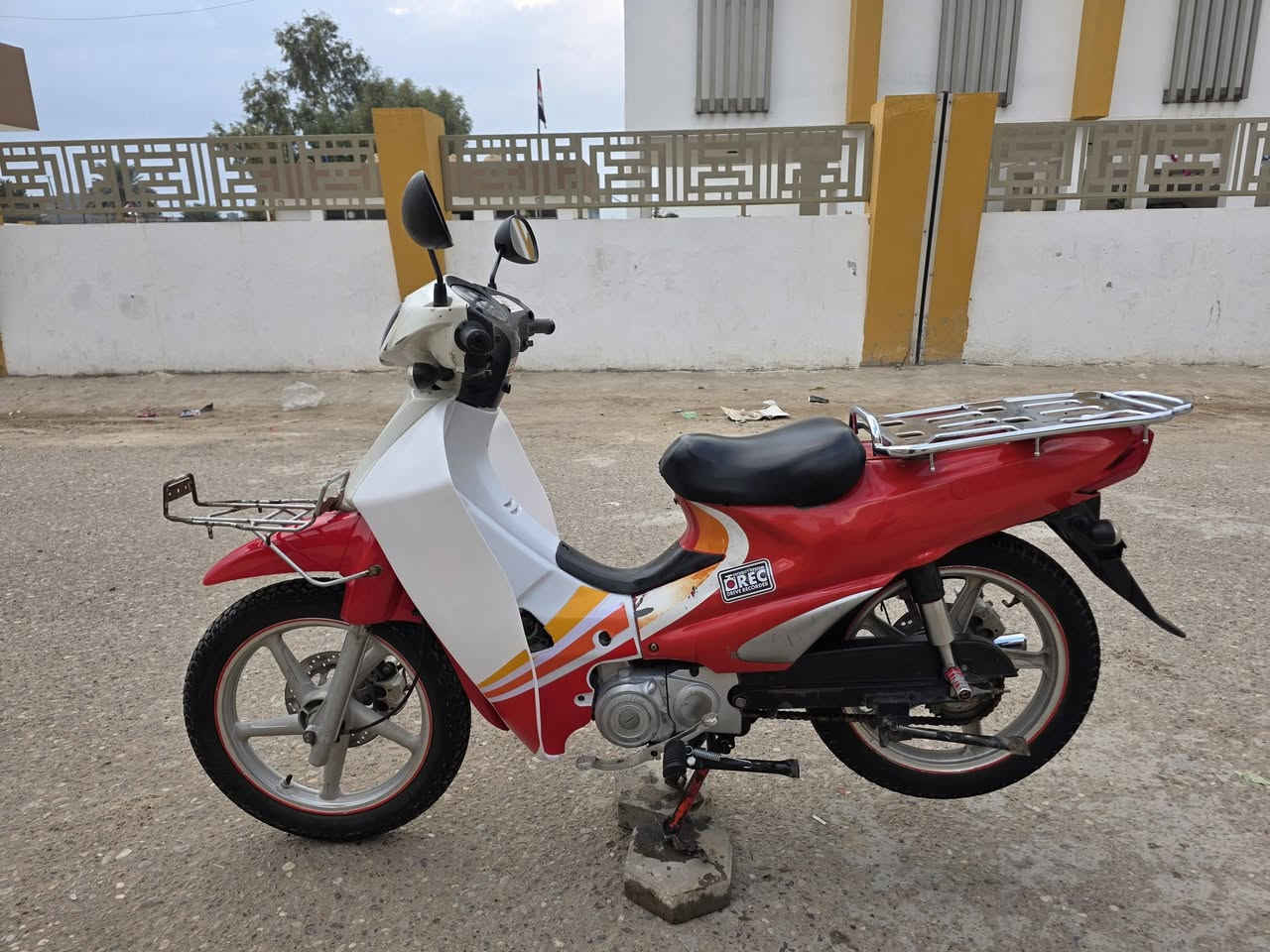 سرفيز للبيع كامل اي نقص مابي
موديل ٢٠١٦ 
السعر ٦٧٥ 
***********
