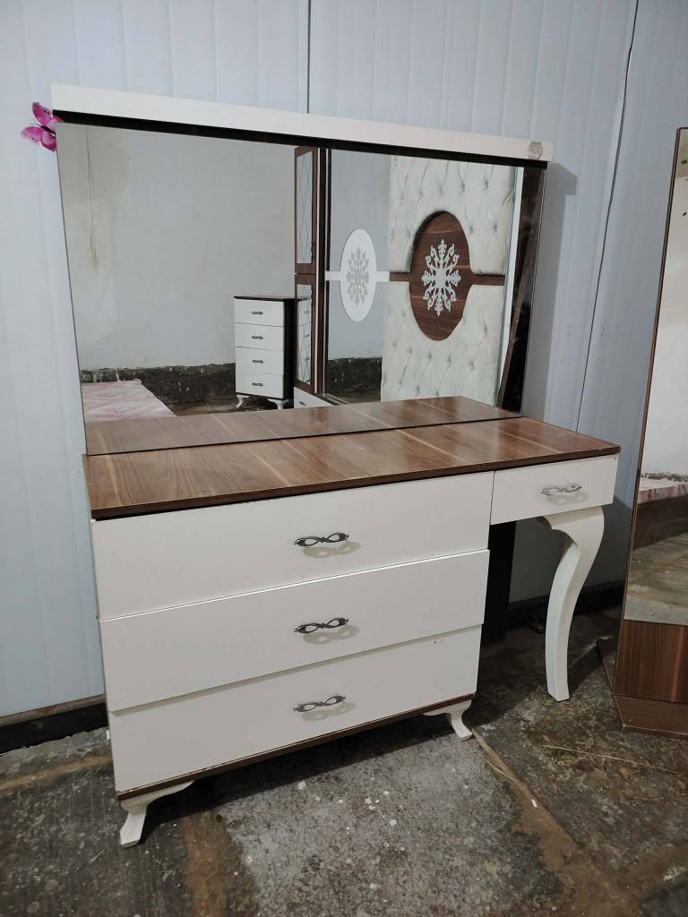 غرفه تركي ضخمه اخت. الجديد كامله تركي اصلي ثقيل المكان ديوانيه *********** بي وتساب ديوانية, القادسية
