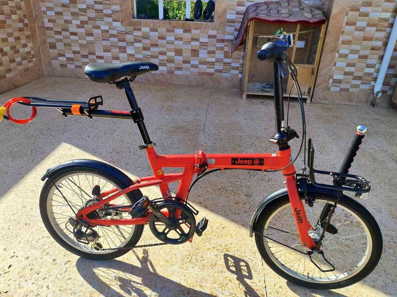 للبيع بايسكل jeep .باله حجم 20 .لون احمر .نضيف ومرتب مثل ما موضح بالصوّر كلشي مايعوزه .لشه نضيفه .صبغ بلادي تواير مبدله جديده .وياله عدله. عين سحريه لون ابيض قوي شغاله .بريكات شغاله .مكينه شيمانو ٦ نمر شغاله .سعره ويا الغراض الي علي ب 135 وبي مجال قليل واذا بدون الغراض ب 125 وبي مجال قليل للشراي.الشراي يجي خاص او يخابرني ***********  ( من رخصة الادمن )
