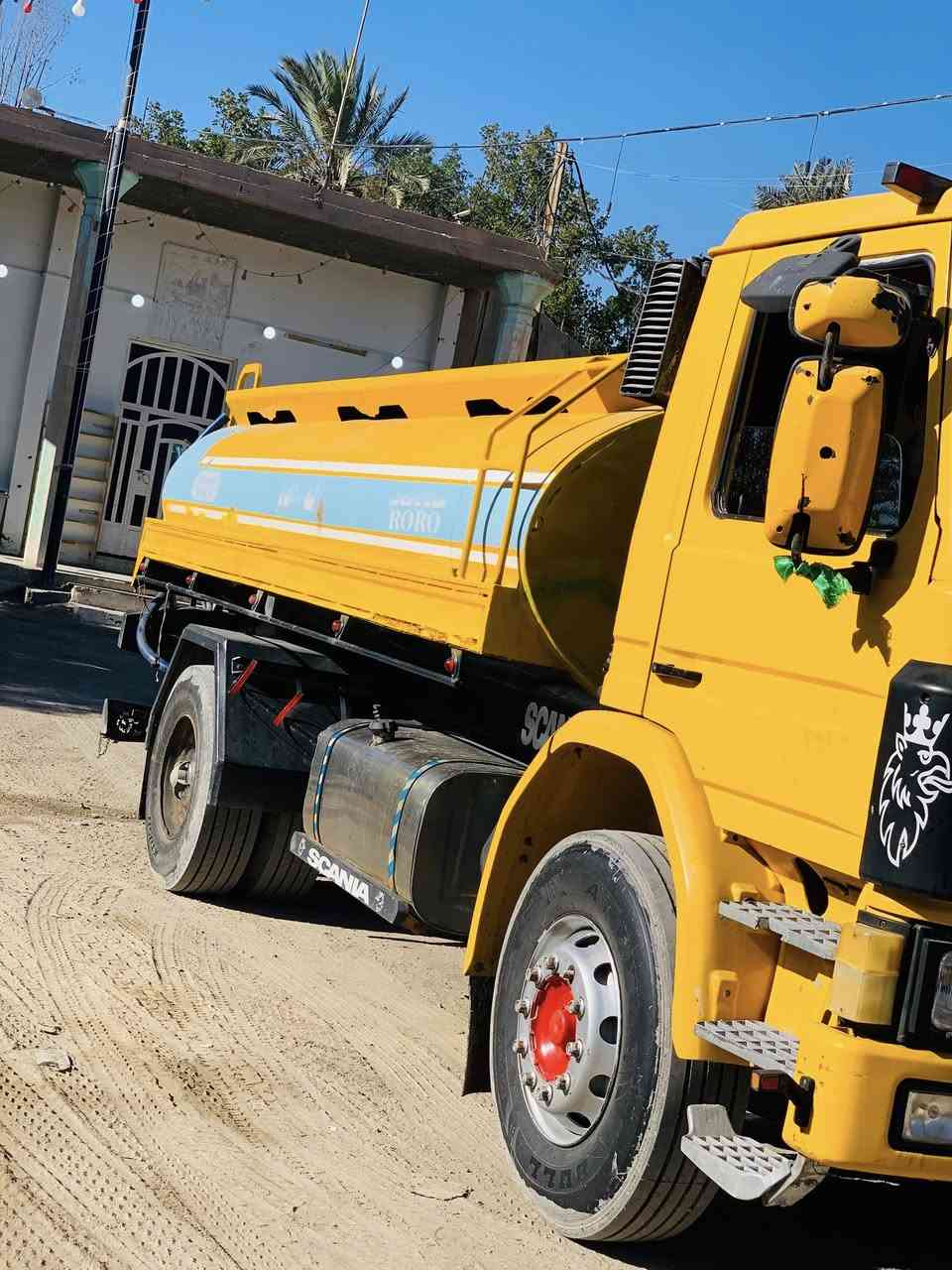 سلام عليكم تنكر البيع سكانية سيارة جاهزة الاخير كاملة مكملة مكينة كير حدادة تايرات كلة جديد بسمي رقم وسنوية نكليزي  بل سنوية تنكر ماء اصل سيارة متعوب علية وشغل مضبوط جاهزة الشغل ثاني يوم تطلع الشغل بية حمولة 11 طن البيع السعر 175 وبية مجال قليل مكاني بصرة شط العرب الجزيرة الرابعة هاذ رقمي *********** وهاذ الأثير ***********
