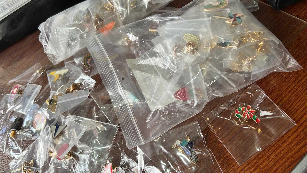 بروشات 
أشكال مختلفة
٧٥ قطعة


**إذا كنت صاحب هذا الإعلان وتريد حذفه لأي سبب، رجاءا أرسل رسالة إلى الدعم الفني**