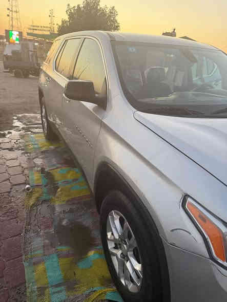 ⭐️ للبيع: شيفروليه ترافيرس 2021 

• الموديل: شيفروليه ترافيرس
 (Chevrolet Traverse) 2021 ✨

• المحرك: 3600 سي سي (قوي واقتصادي) ⛽️

• ناقل الحركة: قير 9 سرعات ⚙️

• اللون: سلفر (فضي) 🩶

🛡️ المواصفات والمميزات الحديثة:

• الدخول الذكي: 4 بصمات على الأبواب + بصمة تشغيل 🔑

• السعة: 7 ركاب (مقاعد عائلية واسعة)👨‍👩‍👧‍👦

• التكنولوجيا: شاشة كبيرة، ميزة التعرف على الأعطال في السيارة 🖥️

📍 الحالة والأوراق الرسمية:

• المسافة المقطوعة: 123,000 كيلومتر 🛣️

• حالة الضرر:
• ضربة أمامية بسيطة في أمريكا (مُصلحة).
• التصليح كان بارد (سحب بدون صبغ) مع تبديل للبنيد (غطاء المحرك) فقط.

• الترقيم: رقم بصرة دولي (جديد) 🇮🇶

• الملكية: باسم صاحب السيارة مباشرة (تحويل فوري).
💰 السعر والتواصل:

• السعر المطلوب: 230 ورقة ($23,000) 💸

• ملاحظة السعر: يوجد مجال للتفاوض عند الاتصال 🤝.
📞 للتواصل والاستفسار، يرجى الاتصال على الرقم التالي:
*********** 📞
