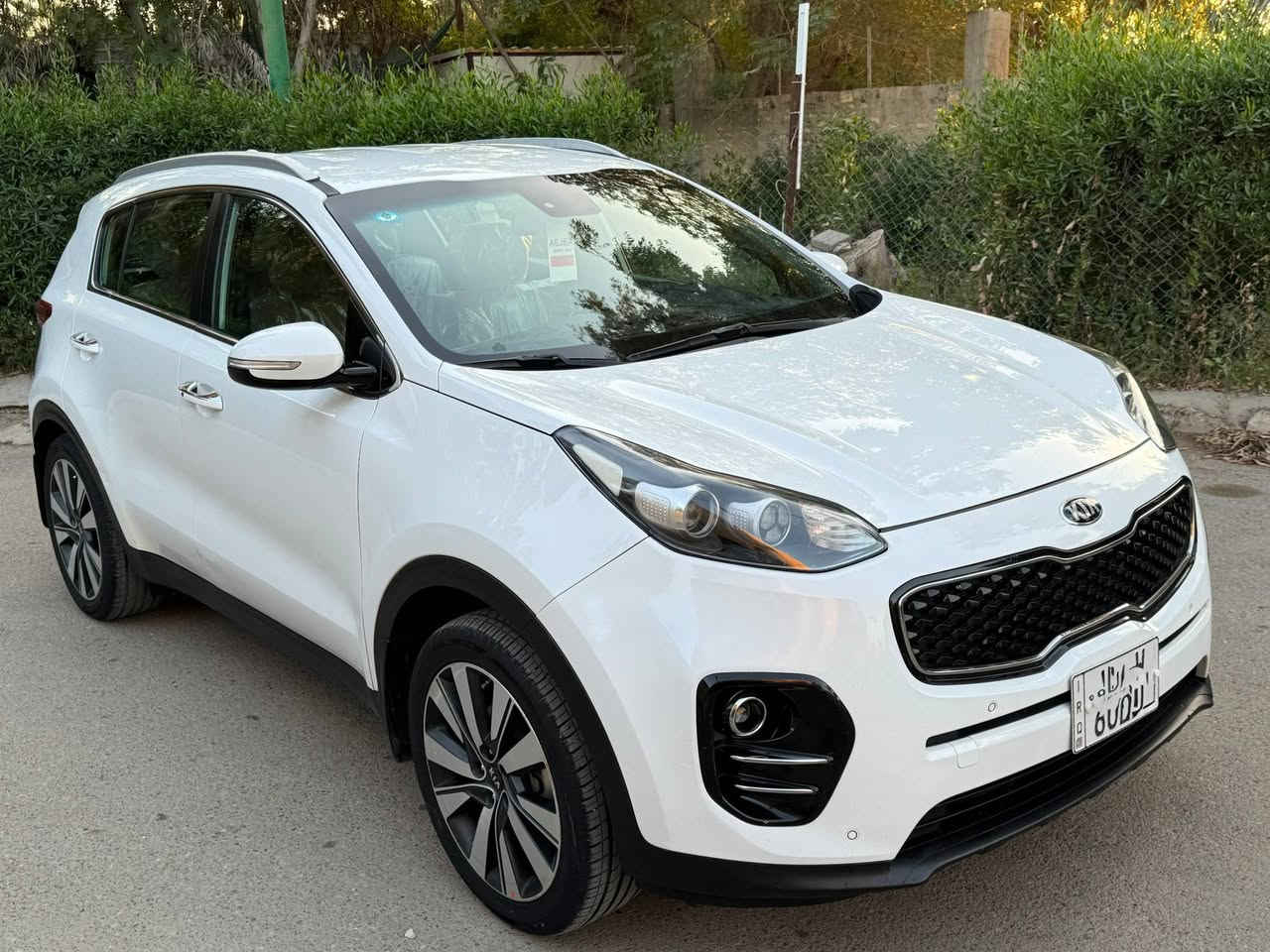 اليدور جديد ونظيف هذا جديد 🤍
كيا سبورتج 2017 خليجي ماشيه 90 الف
مكفوله كفاله عامه من البارد والصبغ والفتح 
المواصفات فول عدا البانوراما ✅
♦️محرك 2000 دووش
♦️بصمه ابواب+بصمه تشغيل 
♦️كشنات جلد 
♦️كشنات حساس
♦️كشنات حمصي 
♦️كشنات كهرباء 2
♦️بصمه عدد 2
♦️تبريد بيانو شاشه 
♦️فول تحكم ستيرن 
♦️قطعتين تبريد 
♦️حساس امامي 
♦️حساس خلفي 
♦️مانع منحدرات
♦️سايد بريك بصمه 
♦️اوتو هولد
♦️مود درايف ((سبورت ايكو)) 
♦️شحن وايرليس
♦️ترحيب الأبواب والمري 
♦️زنون عدسه متحركه
♦️5 ويل كب
♦️4 دسك
♦️مري شفط 
♦️اشاير بالمري 
وباقي المواصفات المعروفه 
السياره جاهزه من كير ومحرك وحداديه وكهربائيات وتدفئه وتبريد وتخم تاير وشكلها ودواخلها احلى من الصور ✅
رقم بغداد مشروع وطني الدولي الجديد 
تحويل ثاني يوم 
مكاني بغداد الكريعات 
السعر 178 والمجال بسيط حك الجيه فقط 
هـ*********** الشراي يتصل فقط
