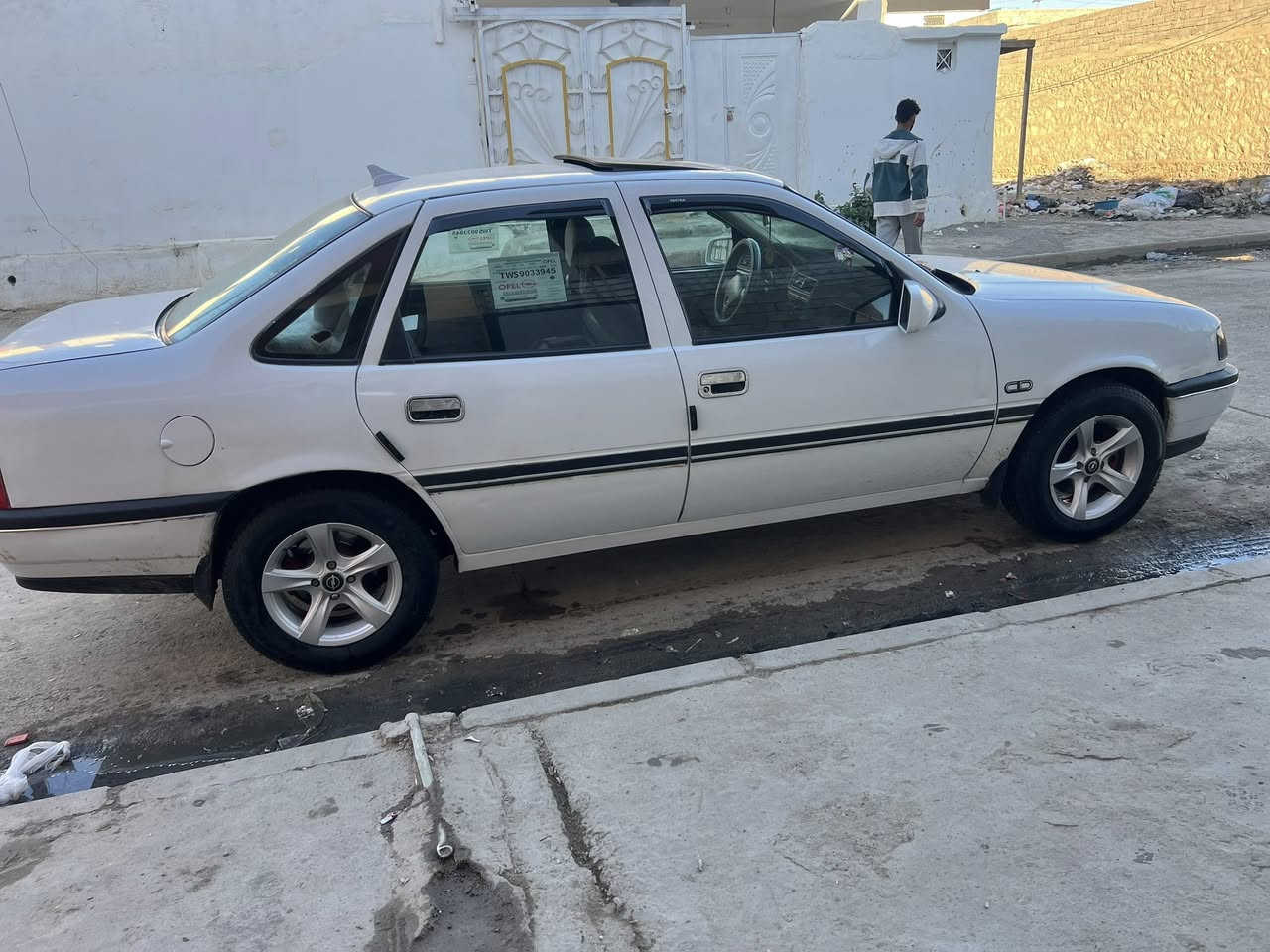 السعر 48$ 
حجم 20 
صبغ دواير ودوسات. 
تصليح خيسان الاسفل. 
ويلكب مسطره جديد 
دوشمه جديده. 
ارضيه جلد جديد. 
رقم اخضر. 
باسمي. شرط التحويل 
عليها غرامه 50 الف. ينزل من سعرها 
***********. ناحية ربيعه.
