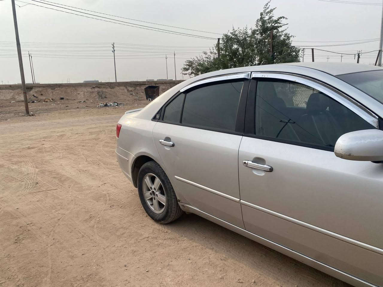 السلام عليكم سوناتا موديل 12 سياره وارد كوري كفاله عامه السياره جديده محرك 2000 دوش  رقم بغداد سياره جاهزه حداده وتايرات وتبريد ومكينه ولون سلفري السعر 95 وبيها مجال للشراي فقط*********** سنويه مجدده 28 باسمي مكان بصره
