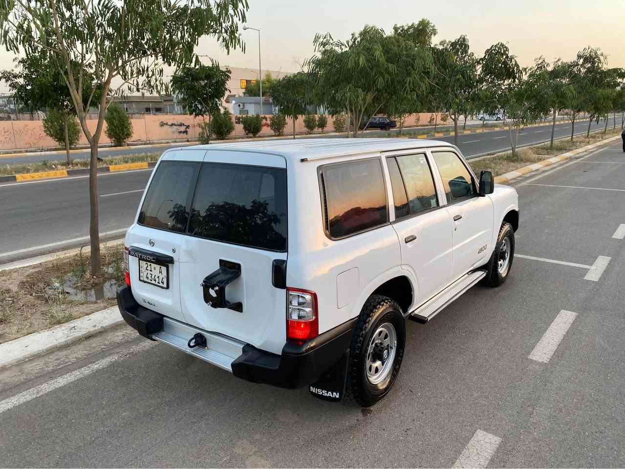 ..نیسان پترول ٢٠٠٢ ناو سپی
به شه رتي حاسيبه ى بغداد. پي برويت بو بةصرة. 
گیرو مەکینەو ئەکسل و دەبل ئەکسل. هەموی بەشەرت. 
بەناوی خومە رەقەمو سەنەوی تا ٢٠٢٩ تازەیە. 
٤ تایەی لوک یابانی لەسەرە. 
تەنها ٣ شوین کارتی هەیە. 
١٣٠ گەلا. سیارەکە نمونەیە. لە جوانی. ٥ سالە لای خومە. 
***********…
***********…

…..نيسان بترول 2002 محسن داخل ابيض 
ابشرط اتروح للبصرة. 
4 تايرات لوك. 
كير محرك لوك. اكسل. دبل كلة ابشرط. 
رقمو سنوية كلة جديد بسمي السيارة.
السعر 130 ورقة. 
***********….
***********… كالار, السليمانية
