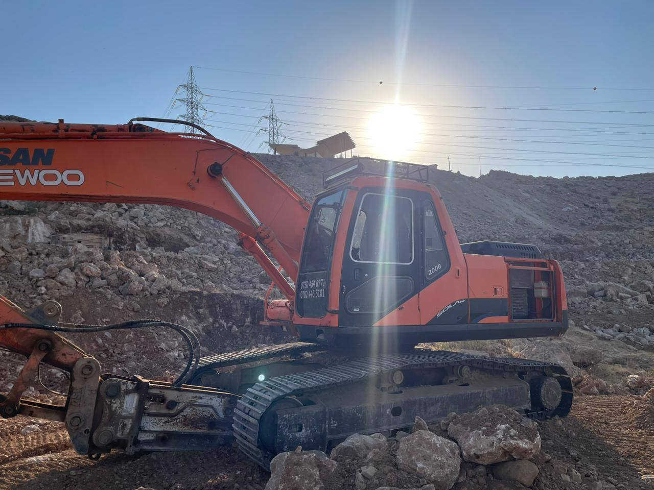 حفاره ديؤ بؤ فرؤشتن للبيع حجم 225 موديل 2006
رقمو سناويه زؤر خوينه همو گيني بشرته 
رقم تليفون ‏‪***********‬‏
