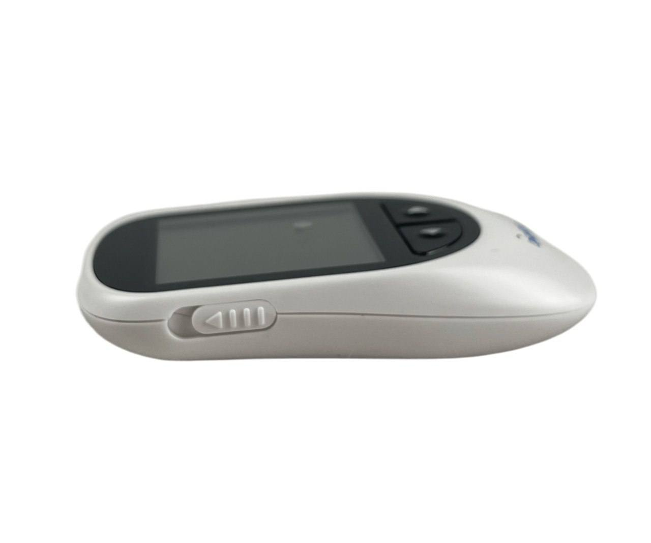جهاز قياس السكر في الدم 777
الاستخدامات
قياس مستوى السكر في الدم بسرعة ودقة، مما يساعد مرضى السكري على مراقبة مستوياتهم واتخاذ الإجراءات المناسبة.
الميزات
مناسب للاستخدام اليومي بفضل سهولة التنقل وخفة الوزن، ما يجعله خيارًا مثاليًا للمرضى أثناء السفر أو التنقل.
شاشة LCD واضحة تعرض القراءات بشكل واضح مع إضاءة خلفية مريحة للعين، مما يسهل القراءة حتى في ظروف الإضاءة المنخفضة.
دقة عالية يستخدم تقنيات متطورة لقياس مستوى السكر في الدم بدقة، مما يعزز الثقة في النتائج.
استخدام بسيط وسريع عملية فحص بسيطة لا تتطلب سوى القليل من الدم للحصول على النتائج في غضون ثوانٍ.
الجهاز يعمل على الشحن مع منفذ وكيبل مخصص للشحن
حقيبة صغيرة للاحتفاظ وخزن جميع الاجزاء
ابعاد المنتج: الارتفاع 11 * العرض 7* الطول 3سم
المنشأ: الصين
ملاحظات
الجهاز لا يحتوي على شريط فحص
ينصح بالاحتفاظ بالجهاز في مكان جاف وبارد بعيدًا عن أشعة الشمس المباشرة للحفاظ على دقته.
هذا الجهاز مخصص للاستخدام الشخصي، وينبغي استشارة الطبيب قبل الاعتماد الكامل على قراءاته.
لا يمكن توصيل هذا المنتج الى كردستان العراق للاستفسار الاتصال على ***********
