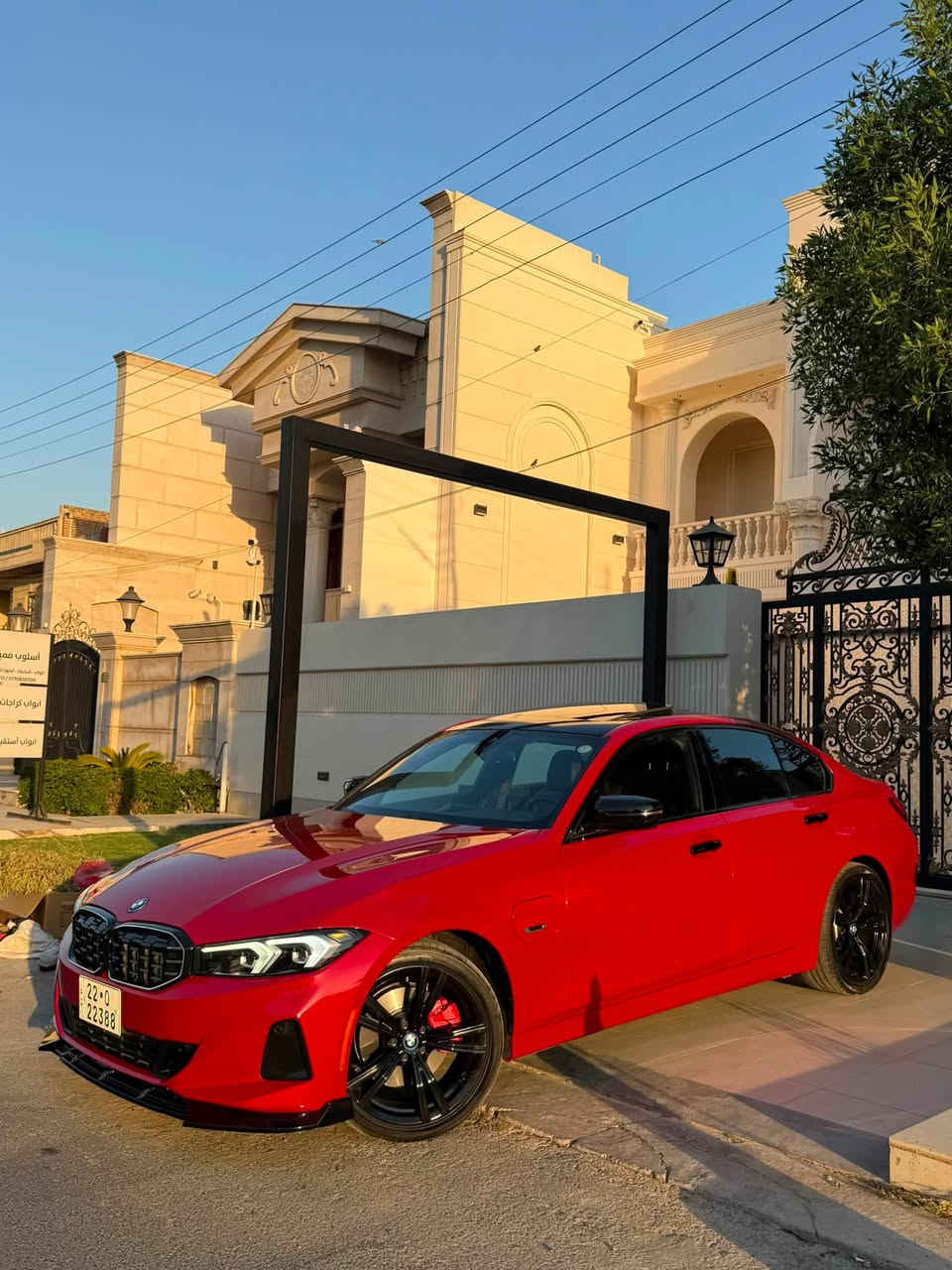 السلام عليكم .
للبيع : Bmw 330e 2023 
٣ انظمة قياده : ( بانزين ، هايبرد ، كهرباء ) 
عداد المسافه : 32.000 
الضرر : السياره مكفوله بدون اي حادث او اي ضرر .
السياره جديده بكل معنى الكلمه بدون اي نواقص بدون اي مسجات ✅ 
تو ويل خلفي 
ومعروفة مواصفات هاي الفئه بل كامل 
موقع السياره / المنصور - الداوودي 
الرقم / ***********
