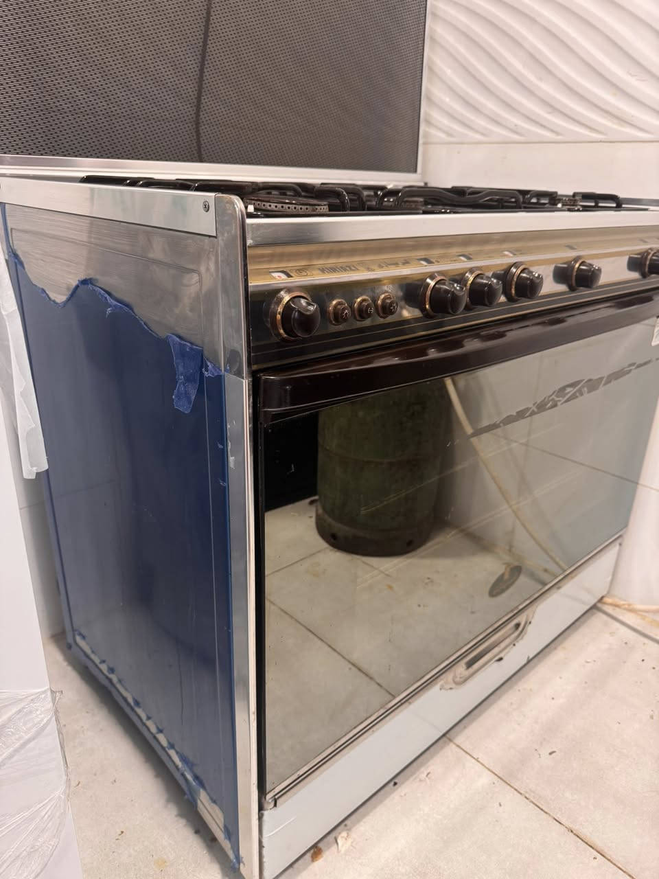 السلام عليكم للبيع طباخ كريازي نظيف جدا مستعمل شي قليل السعر 350 الف وبي مجال المكان الفلوجة للتواصل مع الرقم ***********
