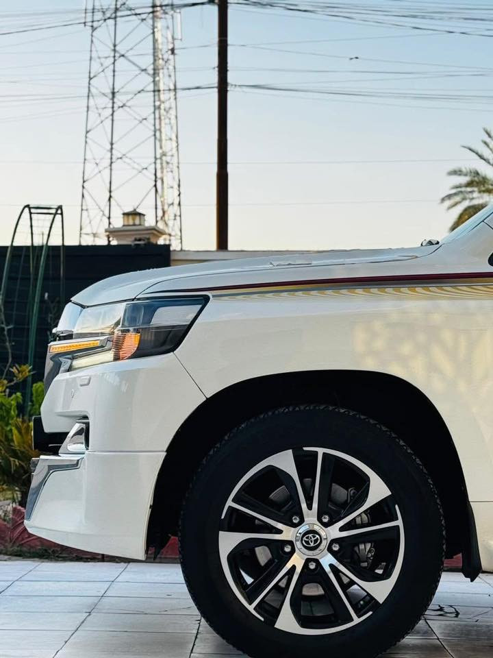 ‏‎
سلام عليكم 
 للبيع اومراوس بأقل سعر حسب القناعه 
لاندكروز  2017 GXR
ماشيه 138 الف  
ملاحظه( السيارة كفالة عامة  
گير و محرك بشرط كفاله 
________👇🏻المـواصـفـات 👇🏻___________ 
حساسات امامي خلفي 
كامرات 360 امامي وخلفي 
مري شفط ونظام ترحيب 
تبريد ثلاث قطع 
لايتات دبل عدسة + LED
فتحة    
نظام اقتصادي بانزين ECONOMY 
جلد كامل داخل بيجي 
بلوتوث وتليفون 
شاشة 
نظام مانع الانزلاق
نظام نزول المنحدرات 
اشارة في المرايا الجانبية
مخرج منفذ الطاقة ⚡
‏  Bluetooth / USB
شاحن هاتف Wairlees
وبعد بيهة هواية مواصفات 
جديدة جدا    
رقم بغداد بأسمي 
هزه جديده 
السعر 485     
                  الاستفسار الاتصال ع الارقام ***********
