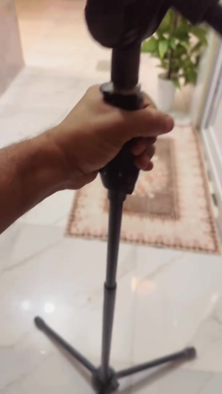السلام عليكم عندي ستان  مايك نيكل ثكيل مو خفيف أخذته ب١٠٠ والله العظيم اريد. أبيعه ب٥٠ الف لان يعتبر مستخدم مكاني بغداد الشعب حي اور ***********
