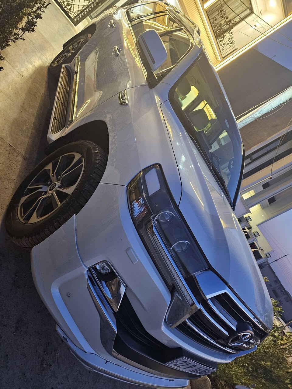 السلام عليكم لاندكروز 2020  كراند تورنك Gxr  وكاله ساز فول مواصفات
كير محرك  حداديه تبريد كفاله  عامه
سياره بيه 3  قطع بخ بدون فتح بدون معجون بدون حادث صبغ أثر شخط بسيط  باقي كفاله  ماشيه ٩٧ الف قابل للزياده 
رقم اربيل  جديد هزه وفحص جديد 
تحويل ثاني يوم
سياره بسمي 
 كراند تورنك سازكامل مواصفات 
عليها ادامه كامله بشركة ساز
تخم تاير جديد 
بطاريه جديده 
محرك  ٨  سلندر ٤٦٠٠ 
شاشه ام دعاء 
ثلاجه
8 أرباك
شاشه ليزرية العدادات ‏
كشنات جلد 
كشنات كهرباء 
تشغيل عن بعد
‏مرايه جانبيه قلاب
لايت اسود بلاد 
لايت زنون 
‏دوسات لزيريه 
‏‏- دفع رباعي
‏‏- هوك بلادي 
‏‏- نظام مانع للانزلاق  
‏‏النظام المساعد على نزول المنحدرات 
‏‏- تشغيل بصمة 
- خمسه بصمات ابواب
- باب خلفي كهرباء بلادي 
‏‏- دخول ذكي
‏‏- مثبت سرعة
‏‏- فتحة سقف
‏‏- تحكم دركسون
‏‏- شاشة ملاحة باللمس
‏‏- كاميرا خلفية 
‏‏- بلوتوث
‏‏- مشغل CD
‏‏- منفذ AUX & USB
‏‏- مقاعد جلد 
‏‏- مقاعد كهرباء
‏‏- مرايا شفط
‏‏- اشارات بالمرآة
‏‏- كشافات ضباب
‏‏- زراك لايت 
‏‏- فرامل مانع للانزلاق
‏‏- حساس امامي خلفي 
‏‏- طفايه حريق بلادي
-ثلاث شاشه 
نضام ايكو 
الاستفسار الاتصال
*********** كورك ***********اسيا
مكاني اربيل
