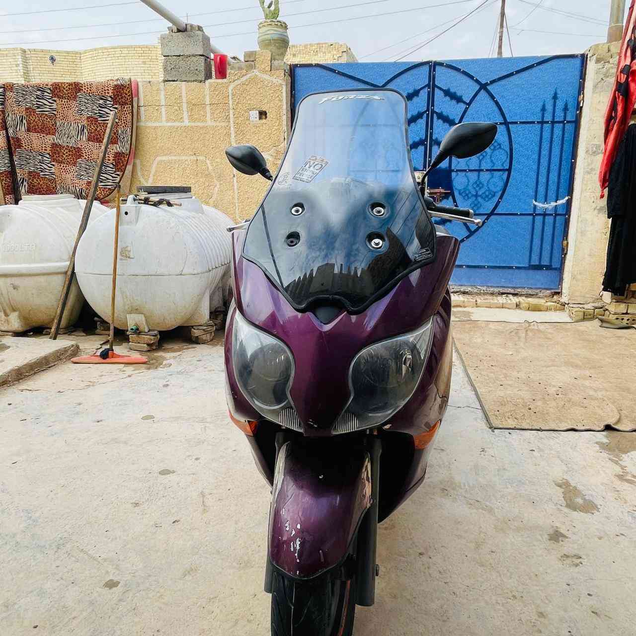 السلام عليكم 
دراجه صفر عشره 10/0مكفوله كفاله عامه لون مميز كير شغال 7نمر 4تحويلات جامه طويله تدفئه يدات جهاز انذار فيدراليات لايتات زنون مكاني بغداد اوراق كامله 
السعر 11وبيهه مجال رقم الهاتف
***********
