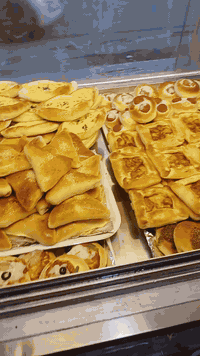 السلام عليكم يوجد شيف مناقيش بيتزا وخبز منفوخ درجة اولى خبرة قوية جدا 
ومتمكن في عمله حيثو للتطوير العمل من كل الجهات جاهز لفتح هذا المشروع للاصحاب العمل هنا في بغداد مثل هذا الفيديو يلي حابب يفتح هذا المشروع يتواصل معي بالخاص وفاتح دورة تعليم في منطقة بغداد يلي رايد يسجل بيها يتفضل التكلفة محسومة ومدة الدورة شهر وكل الهلا بالجميع 
للاستفسار . اتصال حصرا او خاص 
***********
