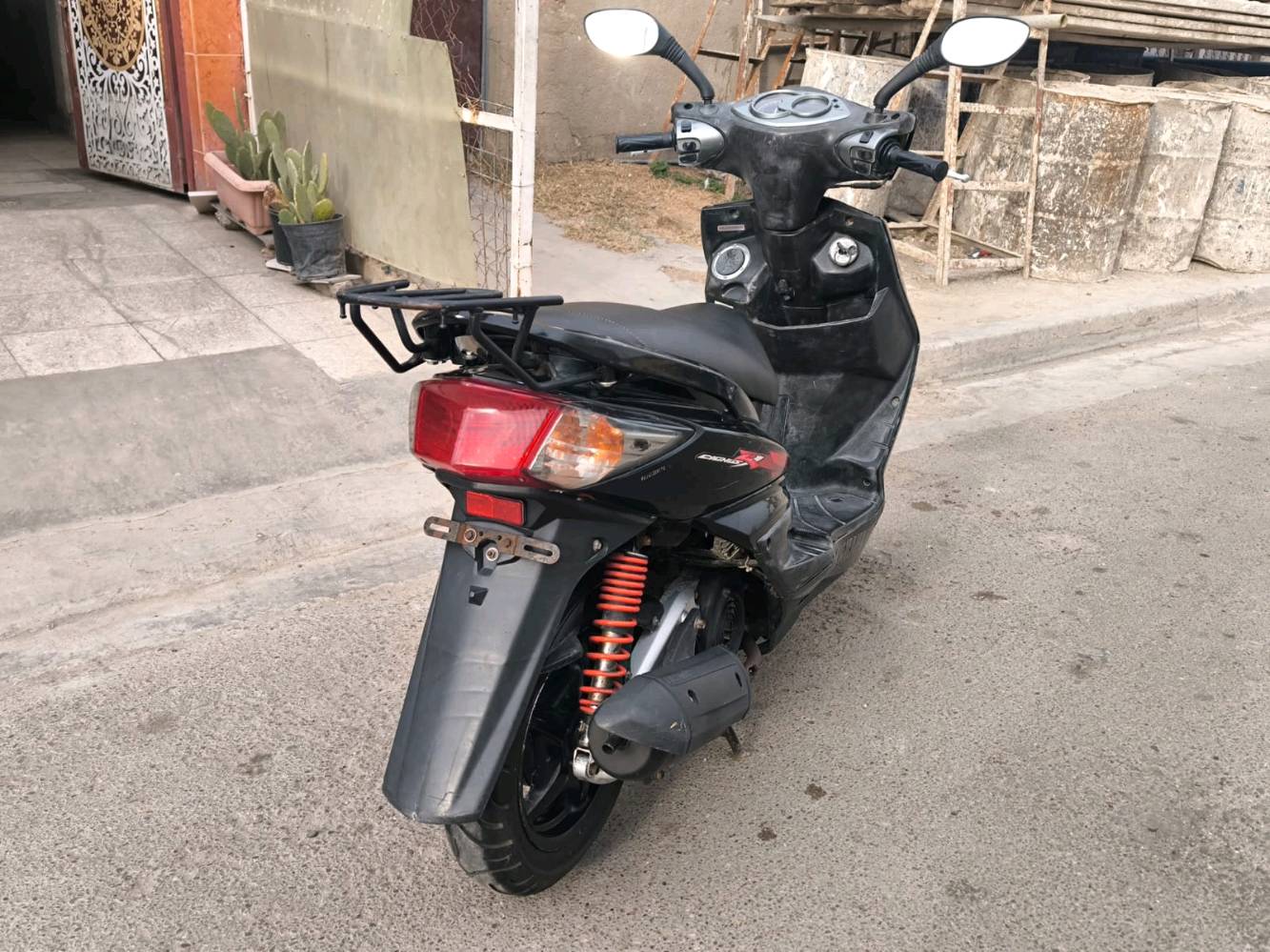 السلام عليكم دراجه سنكس ١٤٠ كابريتر نظيفه كهربائيات كله شغاله ختم واحد مره وحده مبدل ولفات فقط لا غير مكاني بغداد حي العامل للاتصال ***********