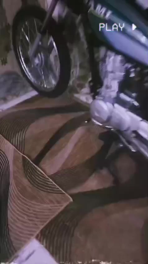 السلام عليكم دراجه للبيع اصلي توه تعمرت مكاني شطره هو هذا رقمي السعر المؤشره لا يخابر 700      🏍️25 ***********
