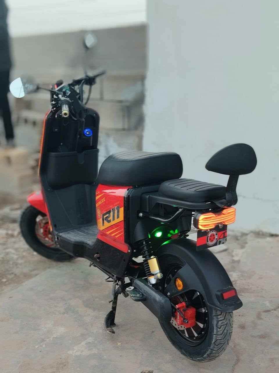 السلام عليكم موطور شحن R11موديل2026كلشي شقال سعر575وبي مجال المكان الشرقاط الساحل الايسرقريه السفينه خاص ***********
