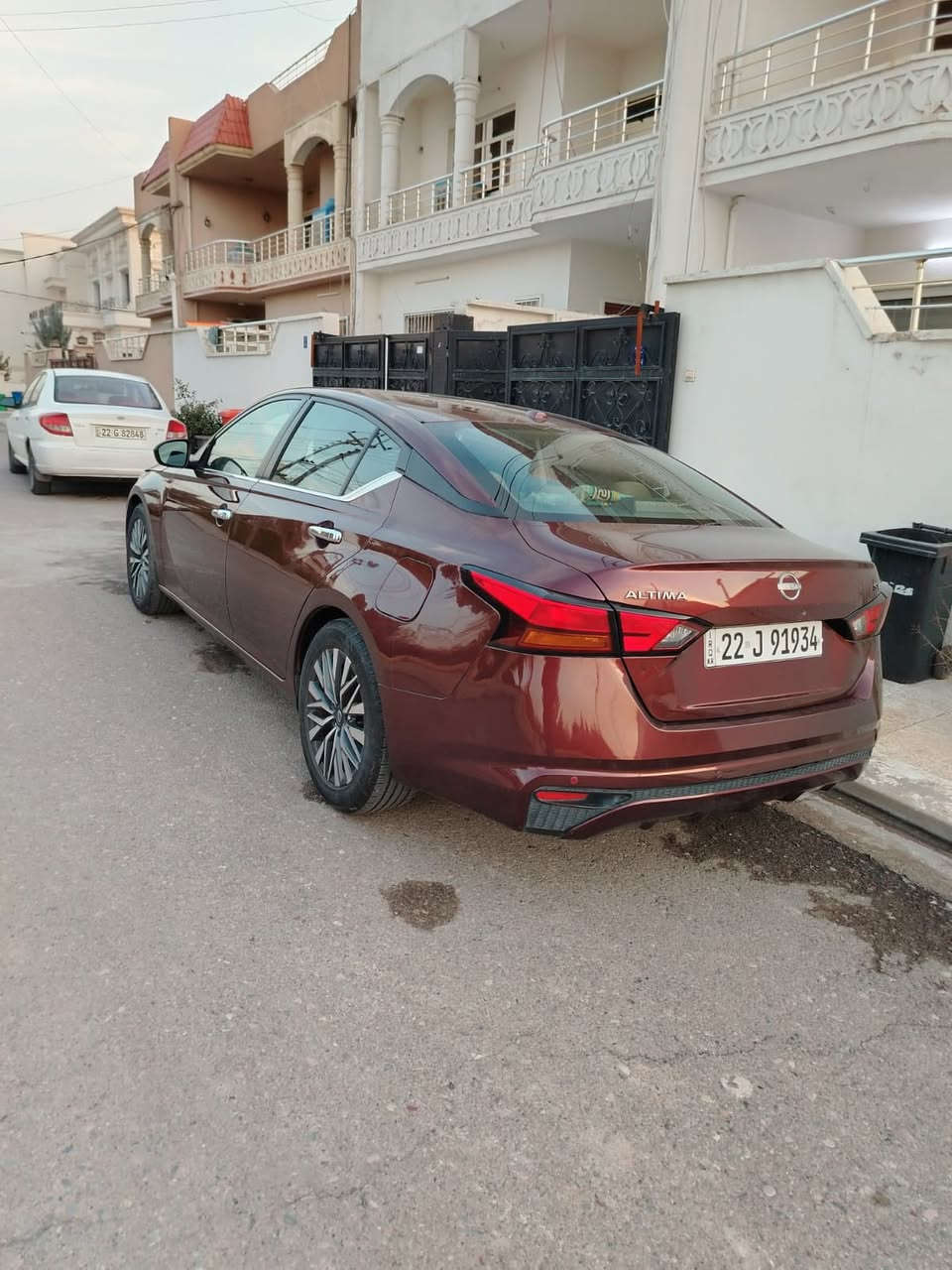 السلام عليكم  للبيع : نيسان ألتما موديل 2023NISSAN ALTIMA نظيفة جدا ً مال جناي   رقم اربيل دولي مواصفات فول ما عدا فتحة  السقف
-شاشة لمس 
-تشغيل عن بعد 
- انظمة امان توقف للأقتراب من العوائق او السيارات الاخرى 
- حساسات امامي وخلفي 
- كاميرا خلفية 
- تحذير الخروج عن المسار 
-رادار ونقطة عمياء .. 
ومواصفات اخرى كثيرة 
السيارة غنية عن التعريف وحلوة 
وارد ضررها جاملغ خلفي جهة السايق كما موضح بالصورة الاخيرة 
عداد المسافة 96 الف كم. 
السعر المطلوب 170 
للأستفسار اكثر ***********
***********
