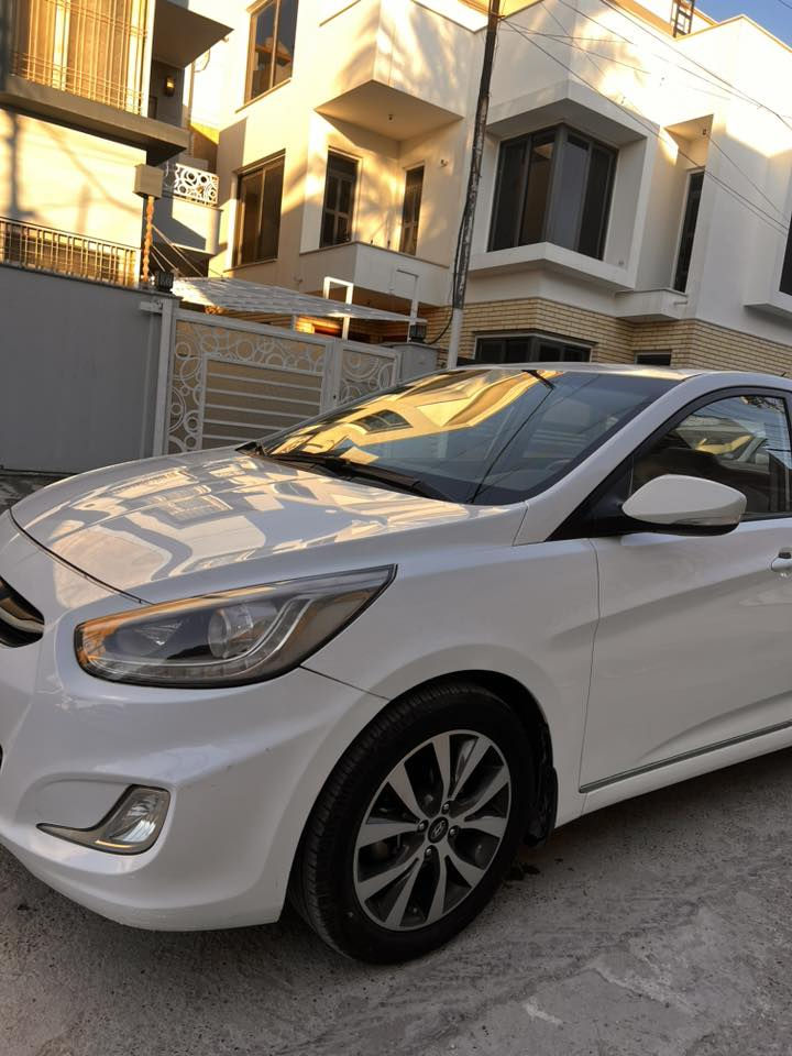 السلام عليكم 
اكسنت 2016 خليجي مكفولة من الضربة والصبغ 
مواصفان السيارة بلو 
فتحة سقف تحكمات خمسة ويل كب 
مكينة 1600 دوش خمس تجاوي 
ماشية 130 الف 
السيارة جاهزة من جميع النواحي 
مكاني بغداد / الكرخ 
السعر 115 
رقم الهاتف ***********
