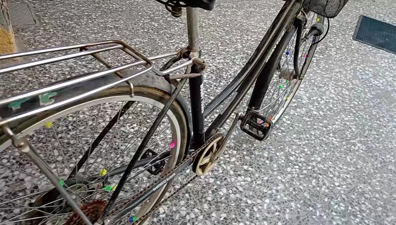 سلام عليكم بايسكل بناتي للبيع حجم ٢٧ سعرة ١٠٠ وبي مجال للطيبين العنوان بغداد حي جهاد الأمانة قرب جامع مديحة الجنابي الاستفسار عن هذا الرقم ***********
