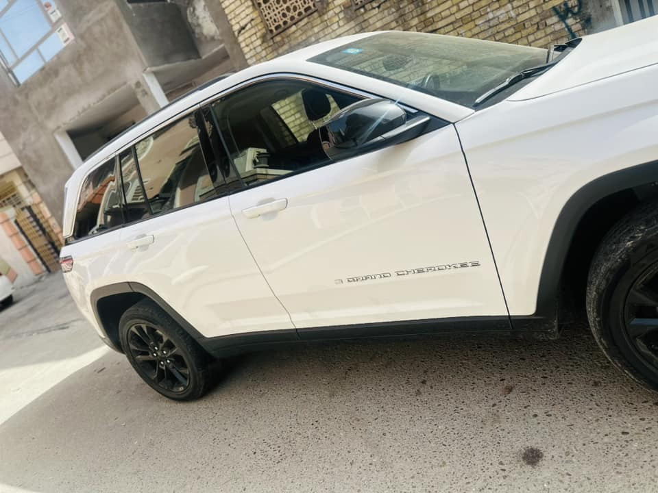 سلام عليكم 
البيع جيب فئه لاريدو معروفه  موصفات
موديل 2023 رقم مميز
الستفسار ***********
