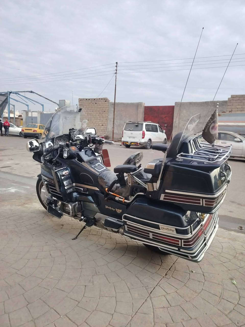 سلام عليكم دراجه كولدن للبيع معدله بل كامل من نياكل من سماعات من دمام سستم نيكلات شاشه تاب هواءيات السعر ٤٠ وبيه مجال  للتواصل *********** وبيك خير وتدلل
