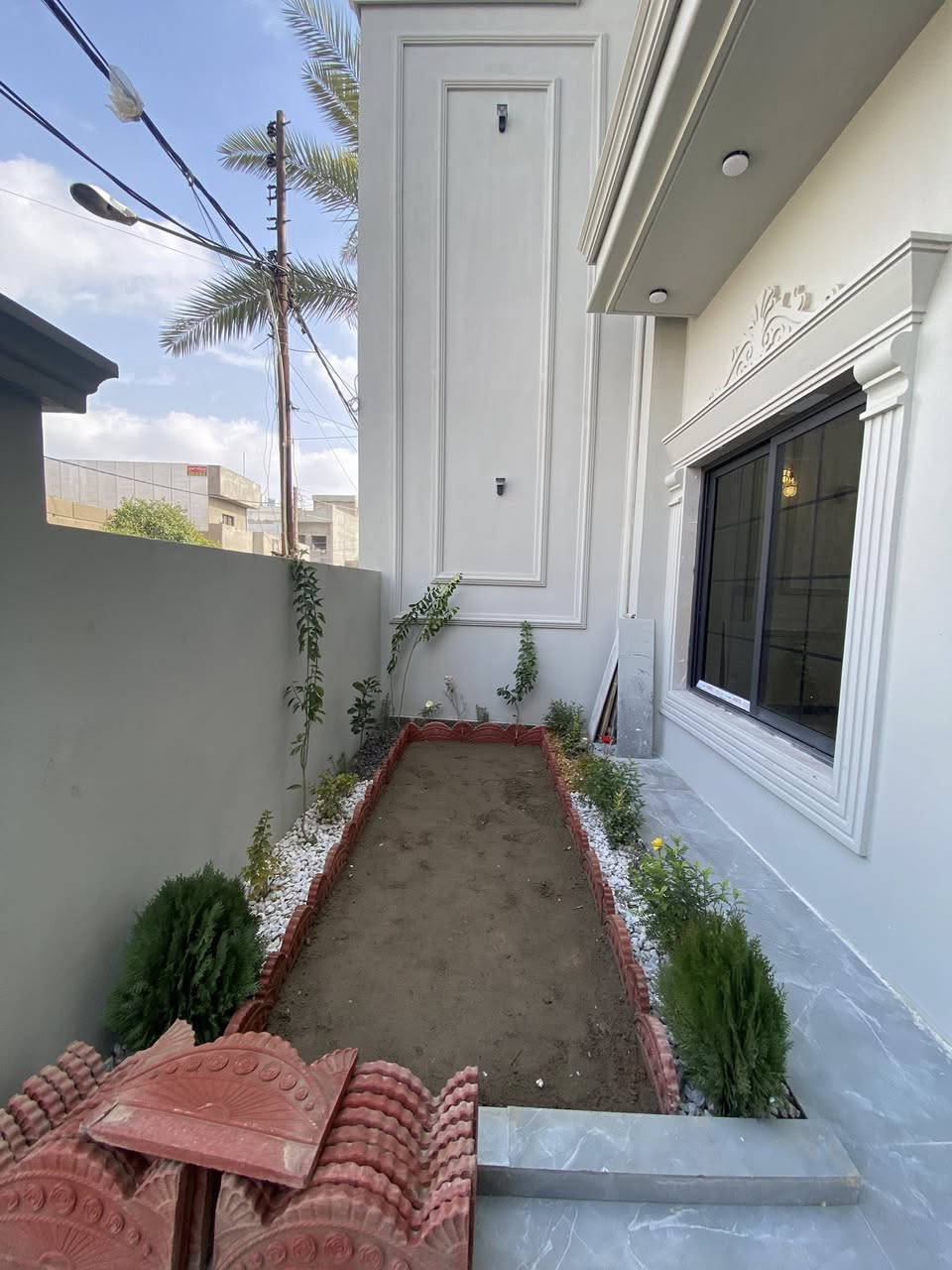 🏠اعلان اعلان
داران للبيع
موقع مميز
~~~~~~~~~~~
📄طابو ملك صرف
🧱بناء درجه اولى
~~~~~~~~~~~
سقف مغربي ✔️
واجهة فلين✔️
نظام تبريد مركزي✔️
بناء هندسي✔️
بناء ملكي✔️
~~~~~~~~~~~~
📐المساحه:-150 م
📐الواجهة :7.5م
~~~~~~~~~~~
📍الموقع :-طريق بغداد
مقابيل مطعم صمد
~~~~~~~~~~~
💸السعر :-علق ب(تم) يوصلك السعر مناسب 
~~~~~~~~~~~
الطابق الاول  يحتوي:-
استقبال +هول+مطبخ +مطبخ حار
غرفتين نوم+صحيات
~~~~~~~~~~~
الطابق الثاني يحتوي على:
هول +صحيات+
غرفتين نوم 
~~~~~~~~~~~
للاستفسار اكثر الاتصال على
***********📱
~~~~~~~~~~~
نستقبل جميع العروض 
🏠السكنيه  🏛️التجاري
